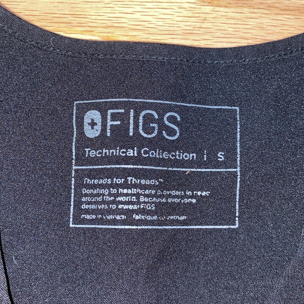 Figs Casma Three-Pocket Scrub Top - Picture 4 of 5